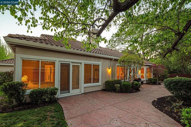 101 Victoria Pl, Danville, CA 94506