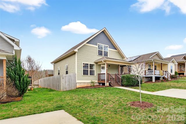 18 Yarrow Meadow Drive, Weaverville, NC 28787