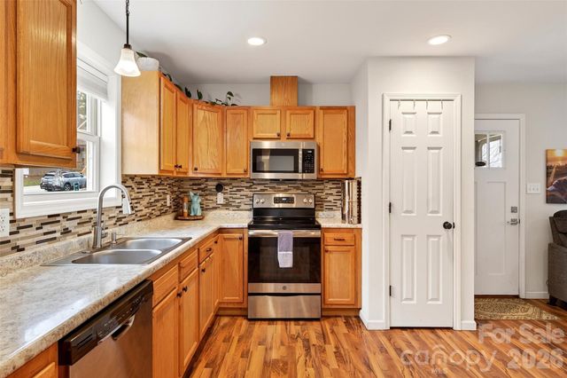 18 Yarrow Meadow Drive, Weaverville, NC 28787