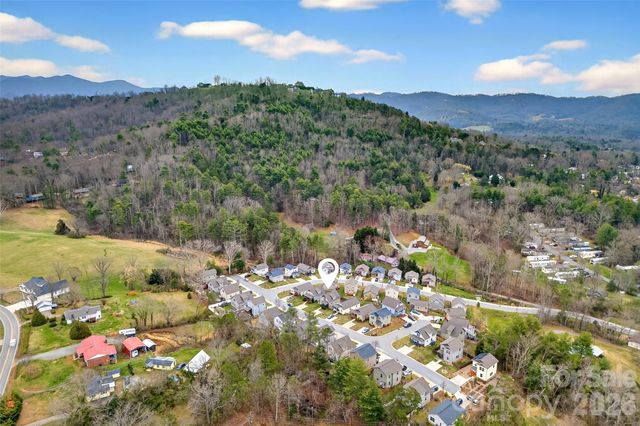 18 Yarrow Meadow Drive, Weaverville, NC 28787