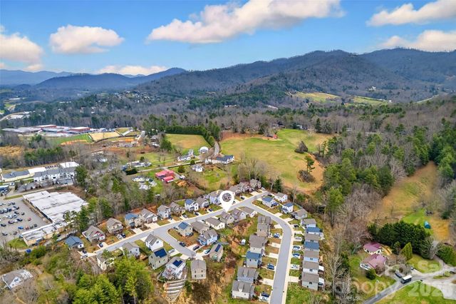 18 Yarrow Meadow Drive, Weaverville, NC 28787