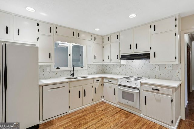5460 Chanterella Court SW, Lilburn, GA 30047