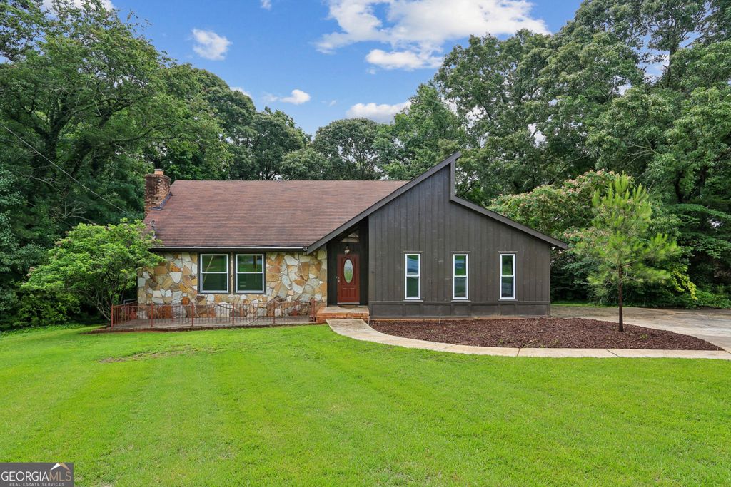 5460 Chanterella Court SW, Lilburn, GA 30047
