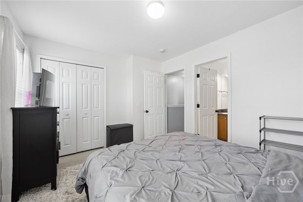 Image 17 of property listing at 115 Fairgreen Street, Savannah, GA 31407