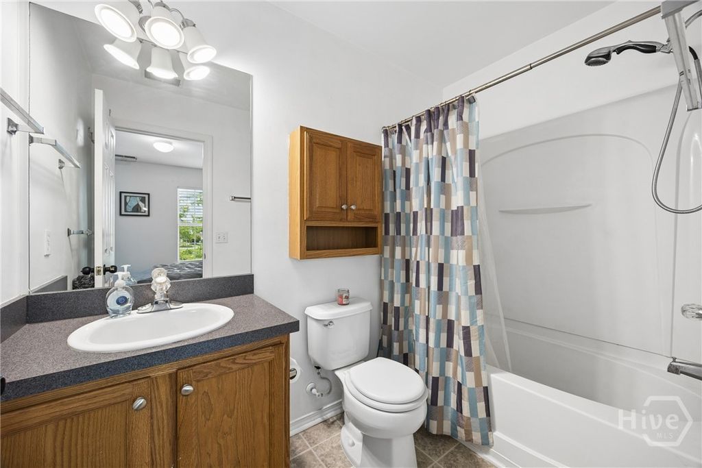 Image 18 of property listing at 115 Fairgreen Street, Savannah, GA 31407