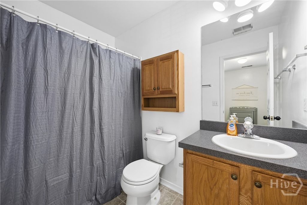 Image 21 of property listing at 115 Fairgreen Street, Savannah, GA 31407