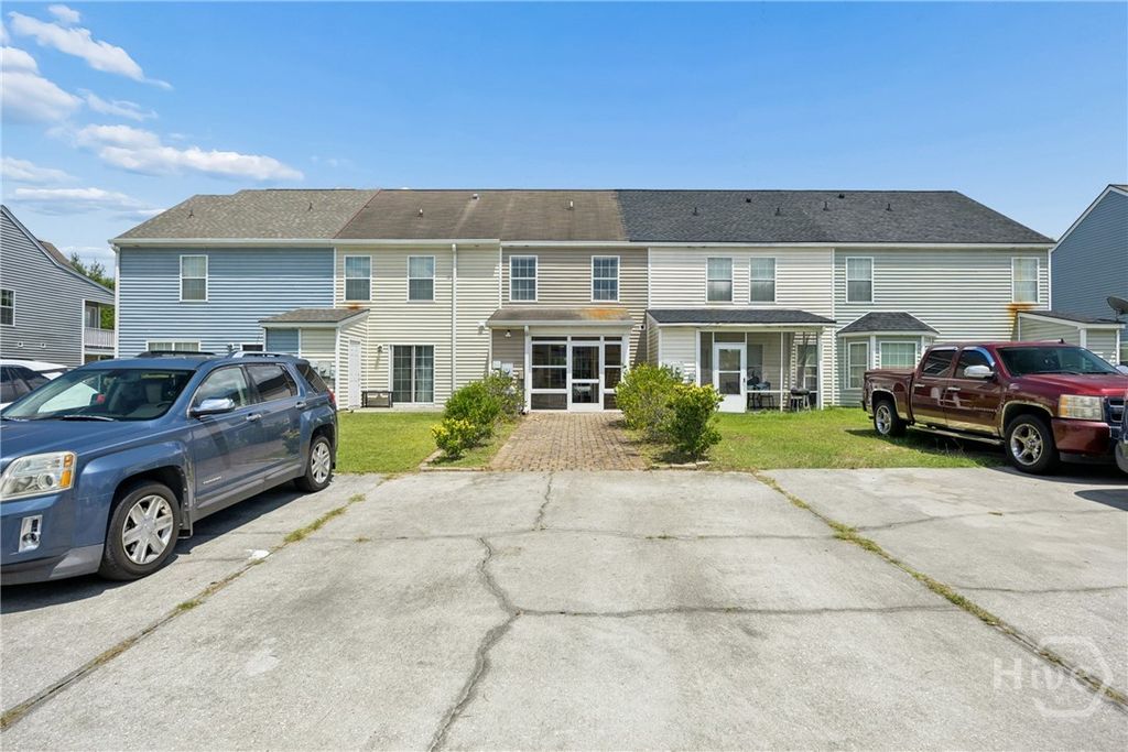 Image 23 of property listing at 115 Fairgreen Street, Savannah, GA 31407
