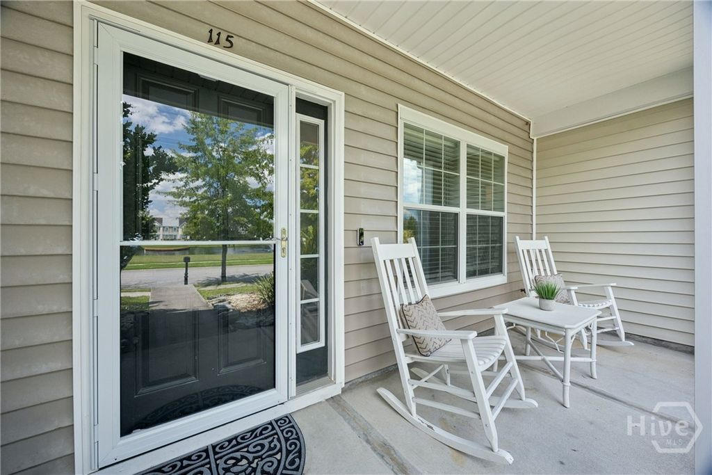 Image 3 of property listing at 115 Fairgreen Street, Savannah, GA 31407