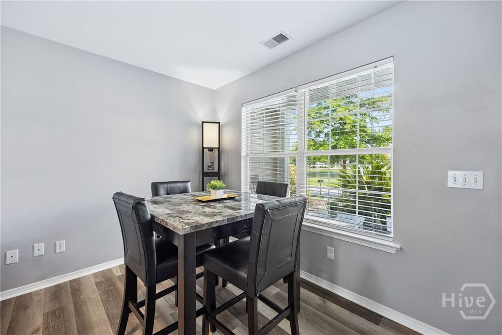 Image 7 of property listing at 115 Fairgreen Street, Savannah, GA 31407