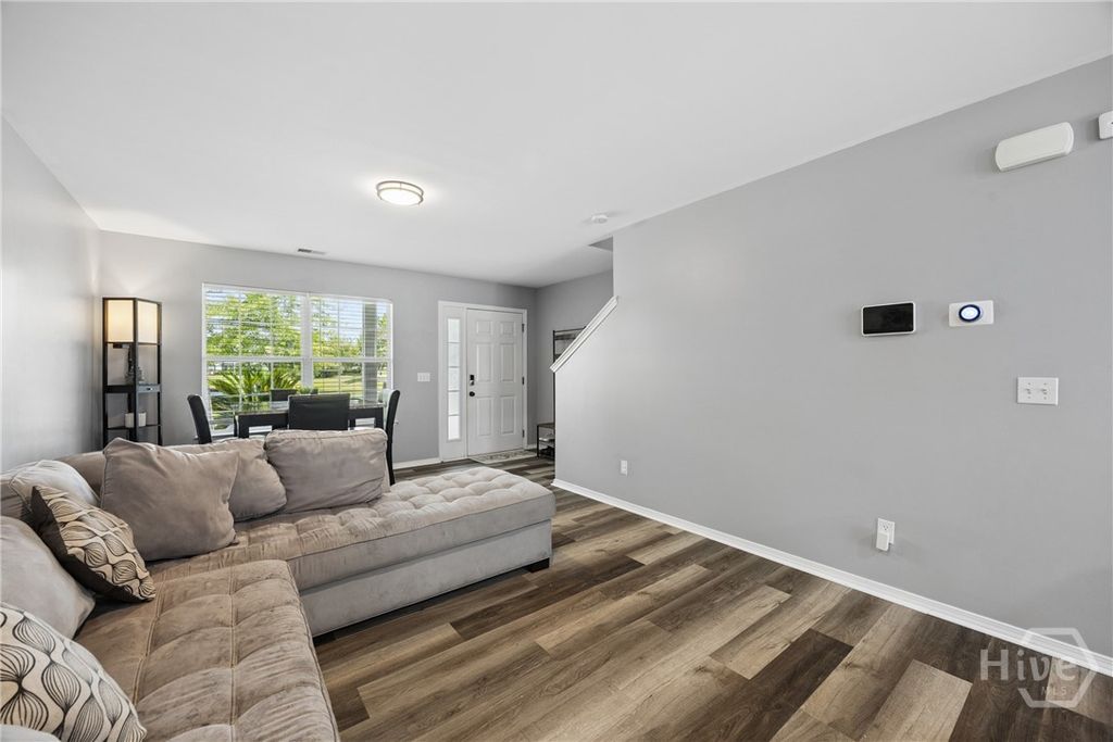 Image 9 of property listing at 115 Fairgreen Street, Savannah, GA 31407