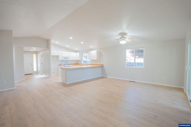 399 Breezy Wy NE, Albany, OR 97322
