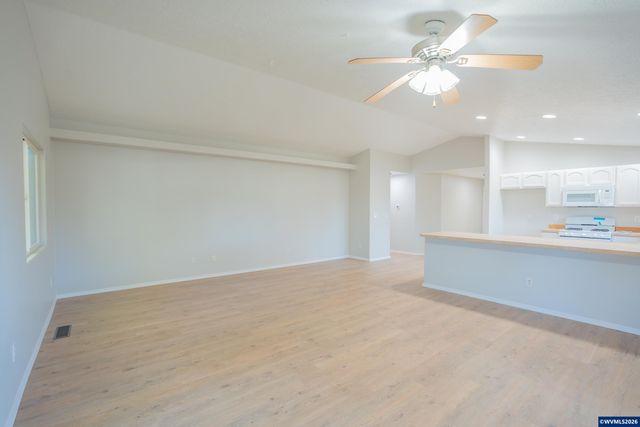 399 Breezy Wy NE, Albany, OR 97322