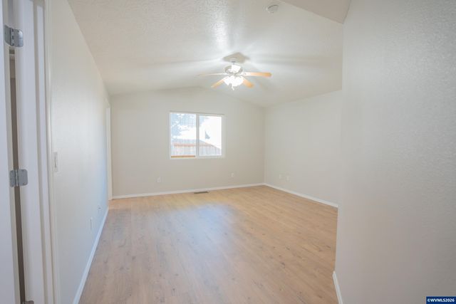 399 Breezy Wy NE, Albany, OR 97322