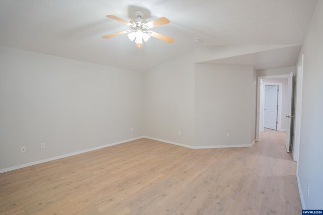399 Breezy Wy NE, Albany, OR 97322