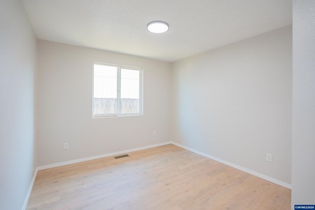399 Breezy Wy NE, Albany, OR 97322