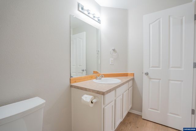 399 Breezy Wy NE, Albany, OR 97322
