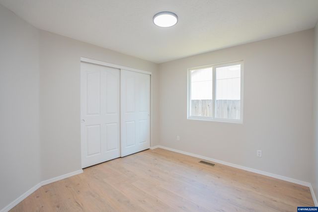 399 Breezy Wy NE, Albany, OR 97322