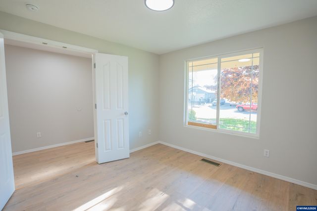 399 Breezy Wy NE, Albany, OR 97322