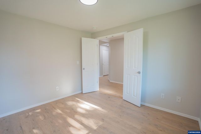 399 Breezy Wy NE, Albany, OR 97322