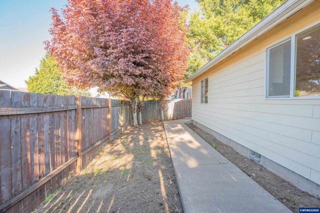 399 Breezy Wy NE, Albany, OR 97322