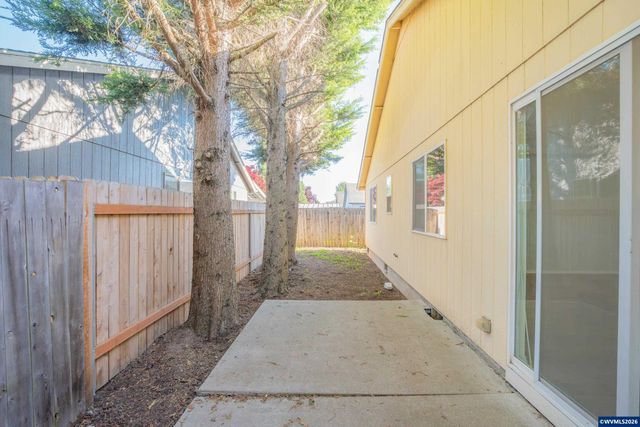 399 Breezy Wy NE, Albany, OR 97322