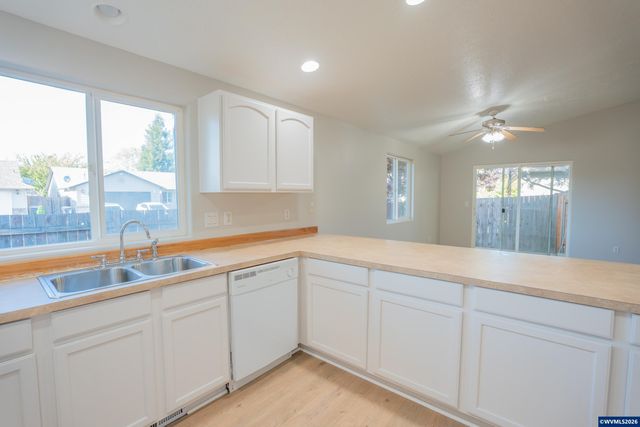 399 Breezy Wy NE, Albany, OR 97322