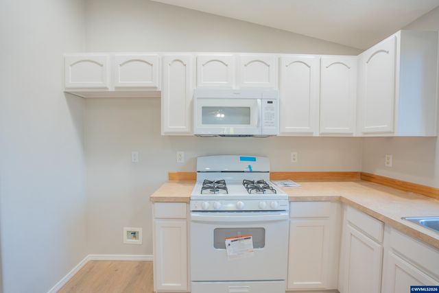 399 Breezy Wy NE, Albany, OR 97322