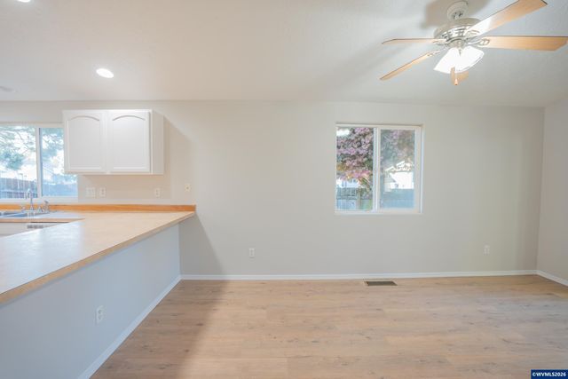 399 Breezy Wy NE, Albany, OR 97322