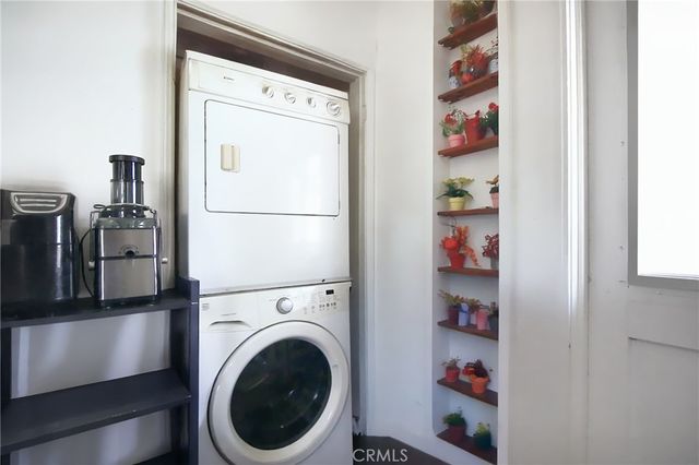 1329 -1331 N Screenland Drive 1329-1331, Burbank, CA 91505