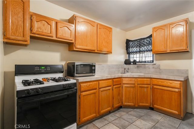 1329 -1331 N Screenland Drive 1329-1331, Burbank, CA 91505