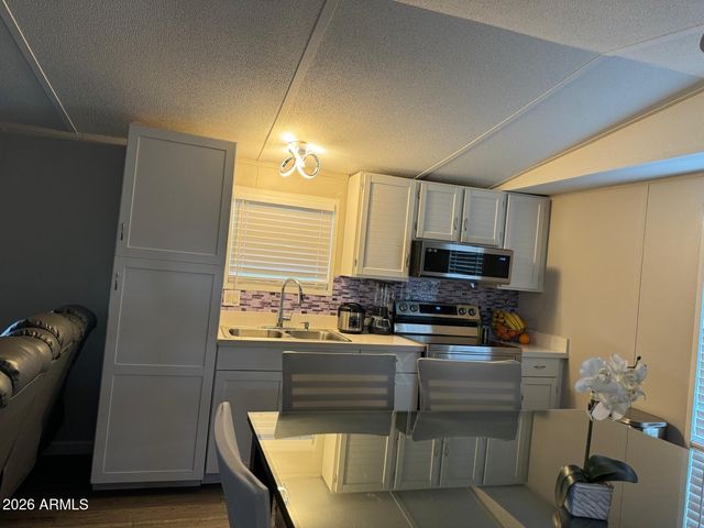 8601 N 71ST Avenue 84, Glendale, AZ 85301