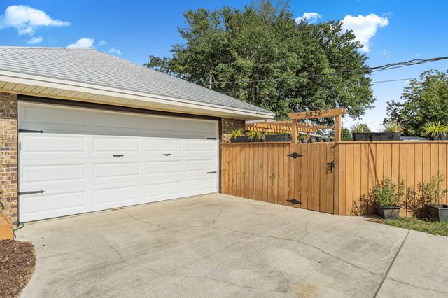 5526 Lakewood Circle, Panama City, FL 32404