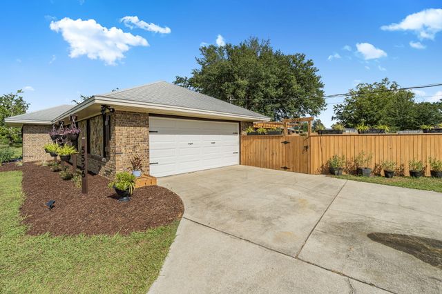 5526 Lakewood Circle, Panama City, FL 32404
