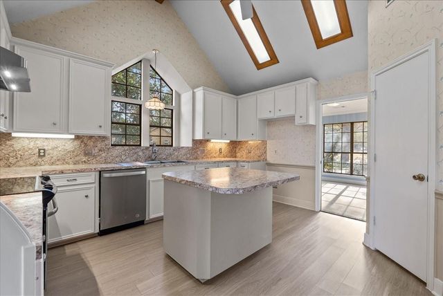 710 Bayou Crest Circle, Dickinson, TX 77539