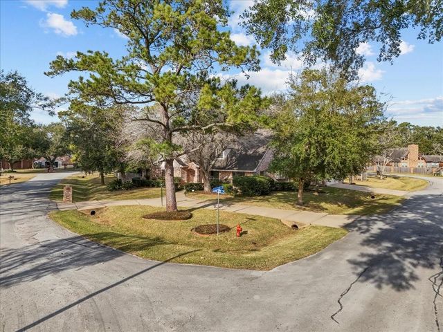 710 Bayou Crest Circle, Dickinson, TX 77539