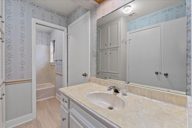 710 Bayou Crest Circle, Dickinson, TX 77539