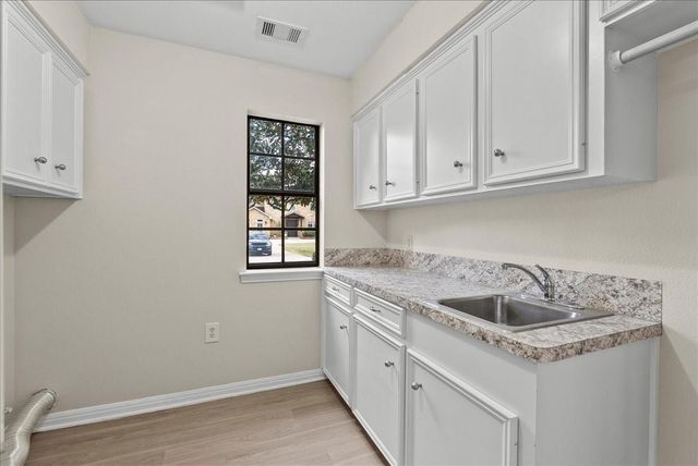 710 Bayou Crest Circle, Dickinson, TX 77539