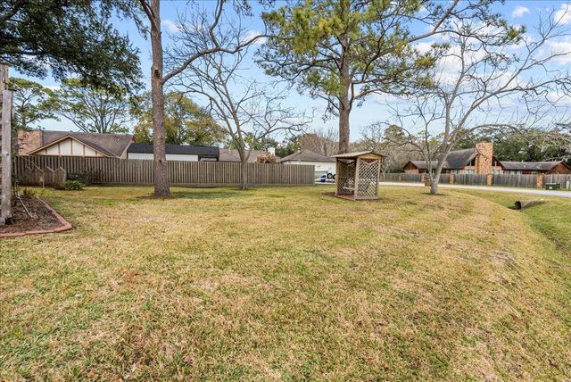 710 Bayou Crest Circle, Dickinson, TX 77539