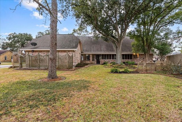 710 Bayou Crest Circle, Dickinson, TX 77539