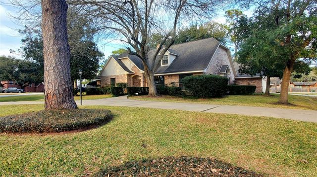 710 Bayou Crest Circle, Dickinson, TX 77539