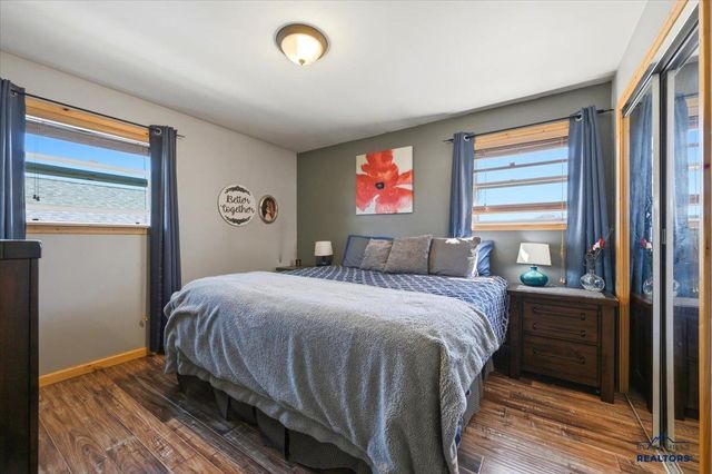 1002 SUNSET DR, Spearfish, SD 57783
