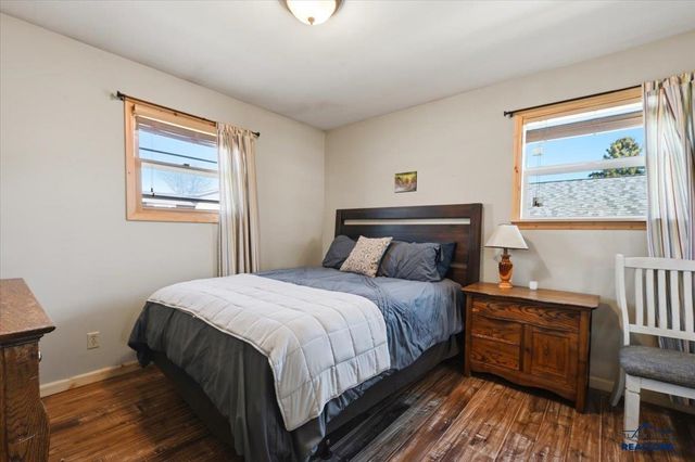 1002 SUNSET DR, Spearfish, SD 57783