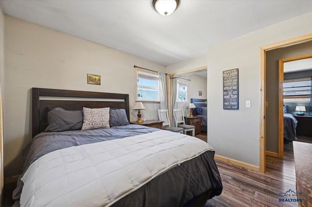 1002 SUNSET DR, Spearfish, SD 57783