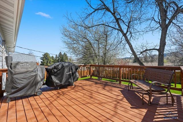 1002 SUNSET DR, Spearfish, SD 57783