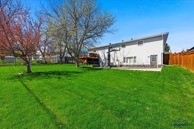1002 SUNSET DR, Spearfish, SD 57783