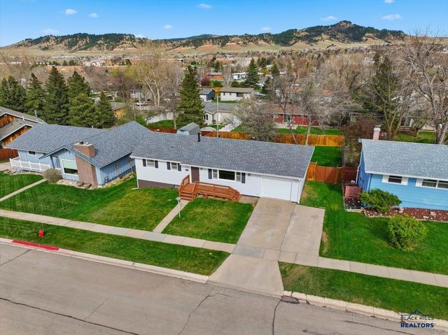 1002 SUNSET DR, Spearfish, SD 57783