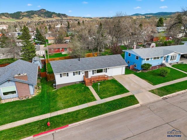 1002 SUNSET DR, Spearfish, SD 57783