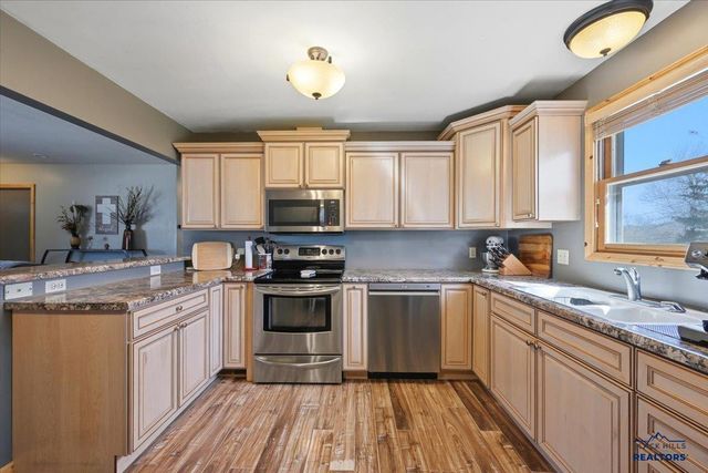 1002 SUNSET DR, Spearfish, SD 57783