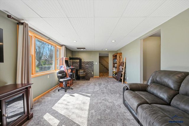 1002 SUNSET DR, Spearfish, SD 57783