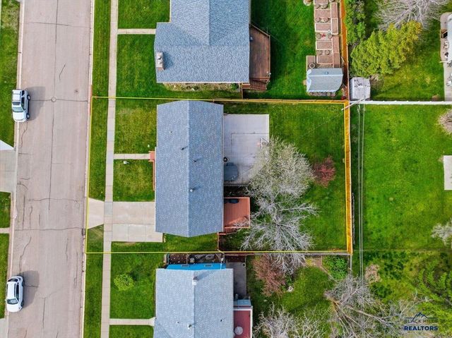 1002 SUNSET DR, Spearfish, SD 57783